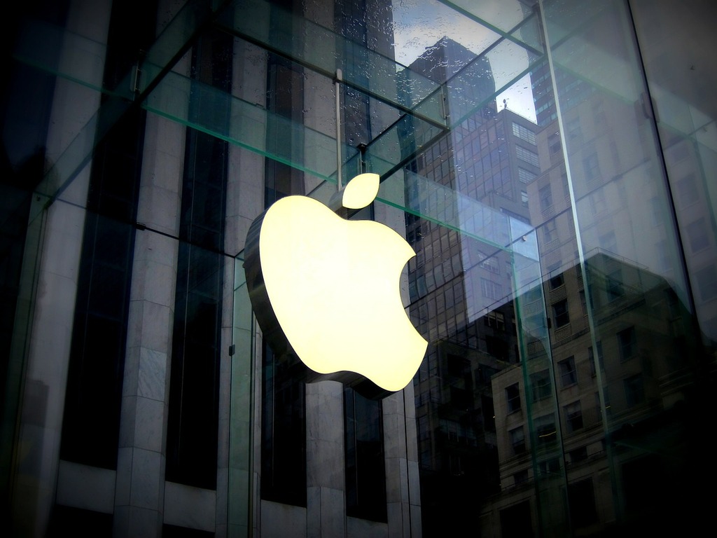 Apple’s $500 Billion Bet on America: What It Means for Investors